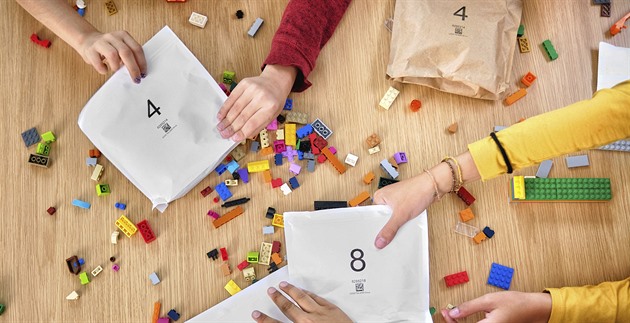 Lego se zbavuje plastů, kostky v krabicích budou nově v sáčcích z papíru