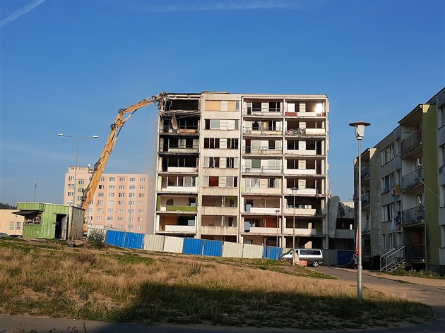 Pvodní náklady na demolici sedmipatrového paneláku v Most odhadovala radnice...