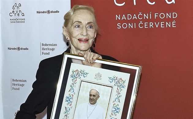 Se zesnulou Soňou Červenou se veřejnost rozloučí v Národním divadle