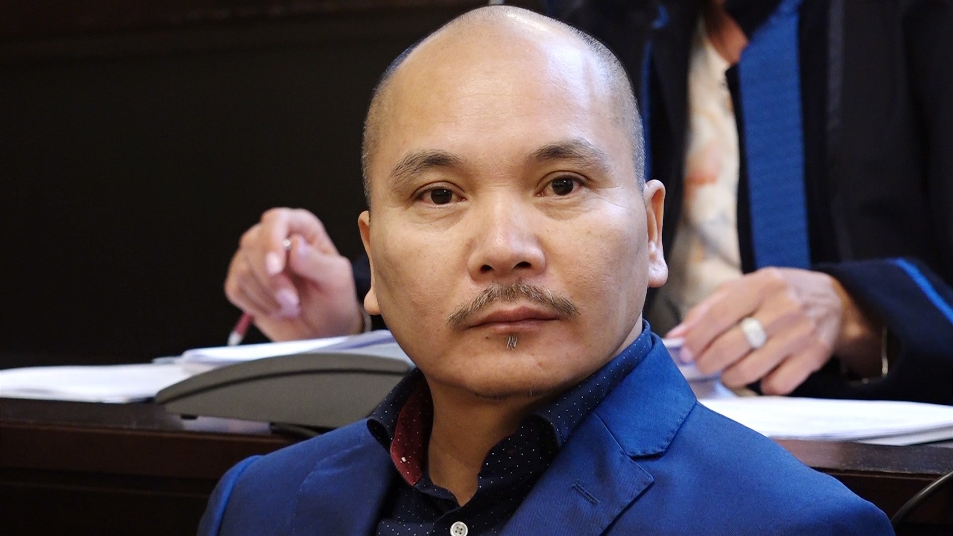 Ob�alovaný Nguyen Quoc Hung u M�stského soudu v Praze (5. srpna 2019)