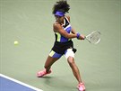 Naomi Ósakaová hraje bekhend ve finále US Open,