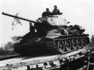 Sovtský tank T-34/85, vové íslo 1-13, 63. gardové tankové brigády pi...