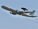 Dny NATO v Ostravě. Letoun včasné výstrahy AWACS při pátečním průletu nad...