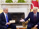 Americký prezident Donald Trump a izraelský premiér Benjamin Netanjahu ped...