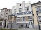 Zrekonstruovaný hotel U Modré hvzdy na námstí v Poátkách