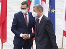 Polský premiér Mateusz Morawiecki se svým eským protjkem Andrejem Babiem na...