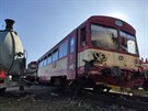 Spný vlak narazil na nechránném pejezdu v Kunovicích do cisternového vozíku...