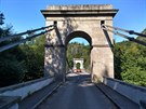 Poslední zachovalý empírový etzový most najdete na ece Lunici na silnici...