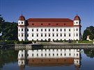 Dominantou Holeova ve Zlínském kraji je ran barokní zámek posazený v unikátní...