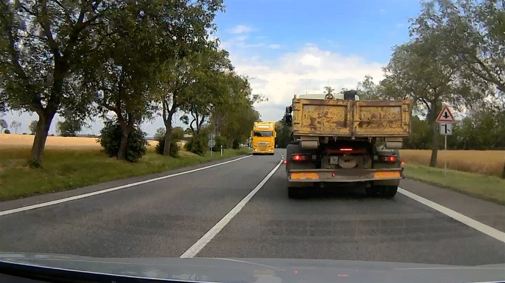 Prověřeno na vlastní sklo: na čelní okno povinné ručení nestačí