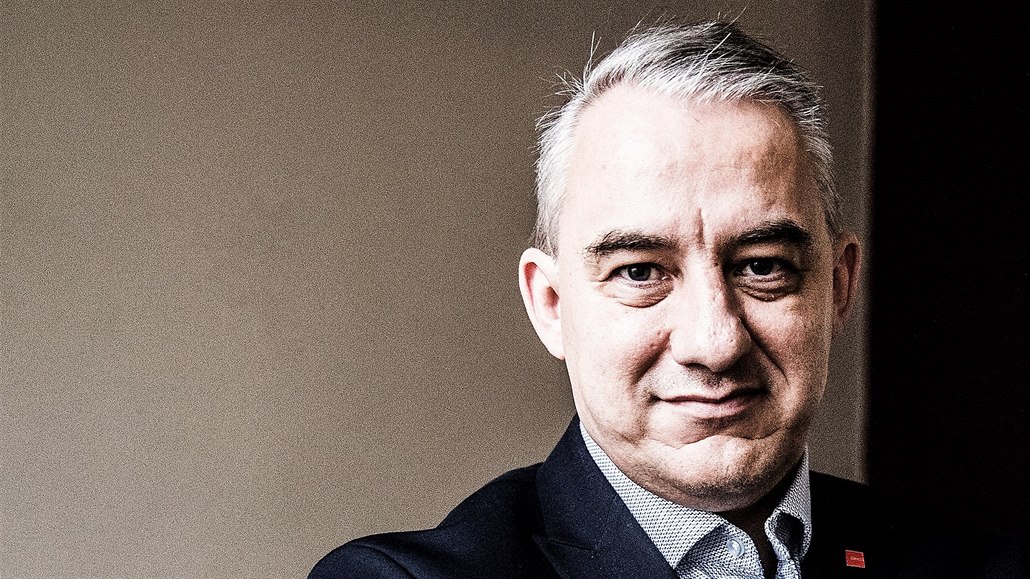 Ekonomické zájmy má vláda před zdravím, fabriky vůbec neřeší, zlobí se Středula