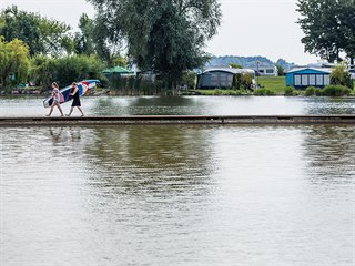 Vlastníkem pozemků kolem vody je Povodí Labe, část patří České Skalici. Budovy...