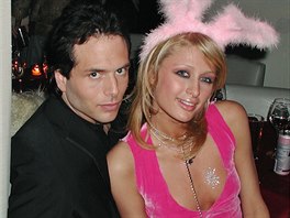 Rick Solomon a Paris Hiltonová (New York, 17. února 2001)