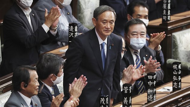 Nový japonský premiér Jošihideho Sugu krátce po svém zvolení. (16. září 2020)