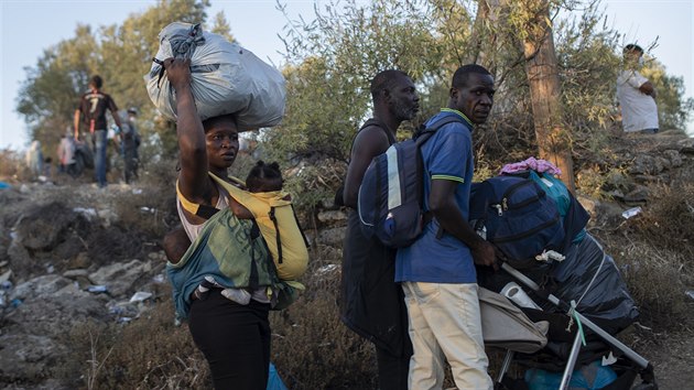 Tbor Moria na eckm ostrov Lesbos zdevastoval por. (9. z 2020)