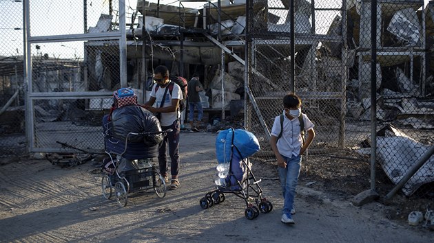 Tbor Moria na eckm ostrov Lesbos zdevastoval por. (9. z 2020)