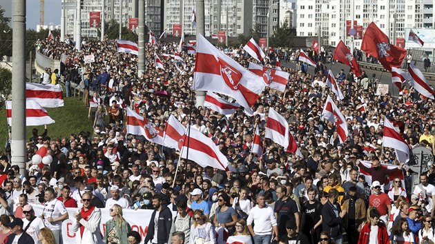 V bloruskm Minsku pokrauj demonstrace proti autoritskmu prezidentovi Alexandru Lukaenkovi. (13. z 2020)