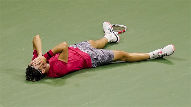 Rakousk tenista Dominic Thiem slav vtzstv ve finle US Open.