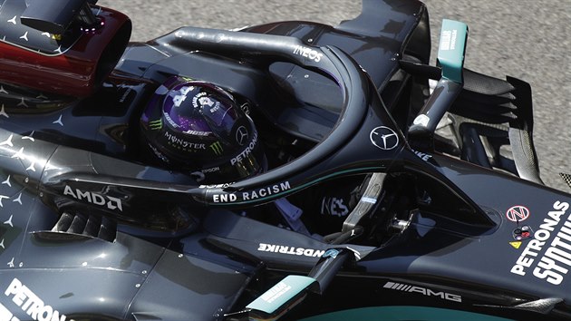 Lewis Hamilton se svm mercedesem v kvalifikaci na Velkou cenu Tosknska
