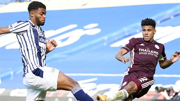 James Justin z Leicesteru (vpravo) a Darnell Furlong z West Bromwiche Albion