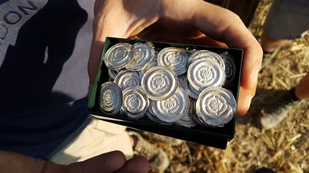 Archeologov objevili na Psecku poklad z obdob Pemysla Otakara II. Jeho soust jsou stovky raench minc.