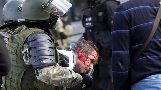 Blorusk policie znovu zasahovala proti demonstrantm v ulicch. (13. z 2020)