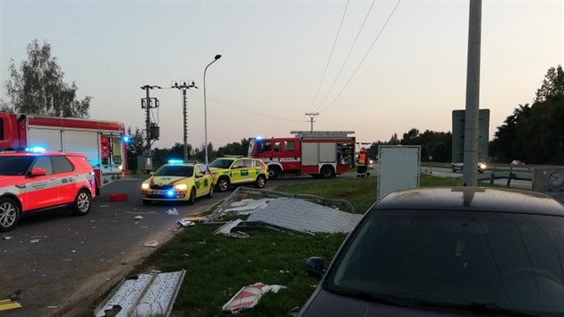 Nraz erven kody Fabia siln pokodil erpac stanici v Popovicch na Brnnsku. idi zejm pi jzd usnul, nehoda si nevydala dn vnj zrann. (14.9.2020)