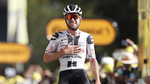 Marc Hirschi se raduje z vtzstv ve 12. etap Tour de France.