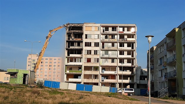 Pvodn nklady na demolici sedmipatrovho panelku v Most odhadovala radnice a na 8,5 milionu korun.