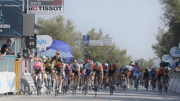 Tim Merlier vtz v est etap zvodu Tirreno-Adriatico.
