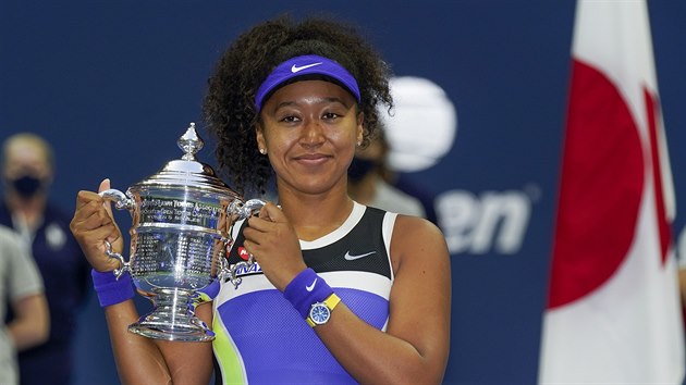 Naomi sakaov s trofej pro vtzku US Open.