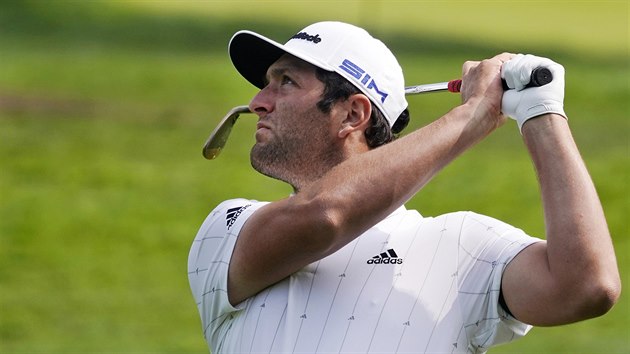 Jon Rahm pi trninkovm kole ped US Open na hiti Winged Foot.