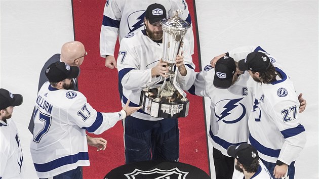 Pry z povrivost! Obrnce Victor Hedman zved trofej s nzvem Prince of...