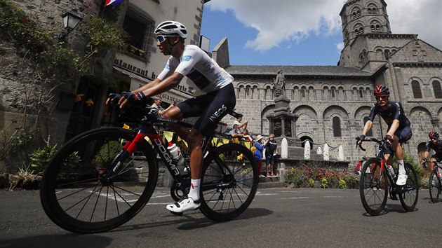 Kolumbijsk cyklista Egan Bernal v prbhu 13. etapy Tour de France.