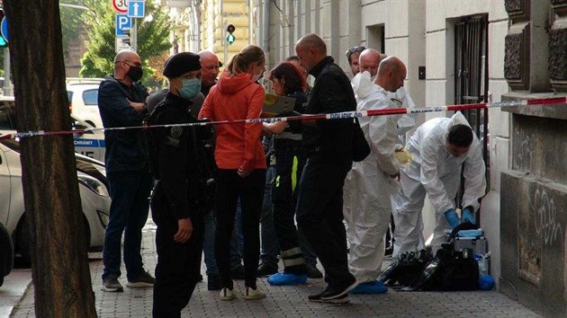 Policisté na Vinohradech našli tělo zavražděného muže. (17.9.2020)