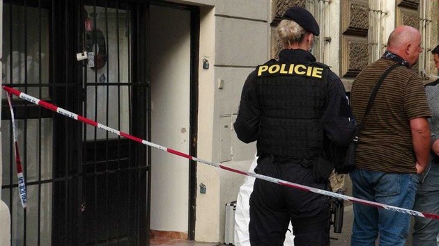 Policisté na Vinohradech našli tělo zavražděného muže. (17.9.2020)