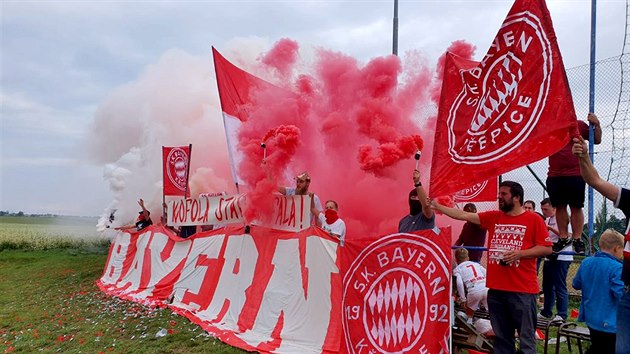 Fanouci Bayernu Mnichov d na zpase Bayernu Kepice.