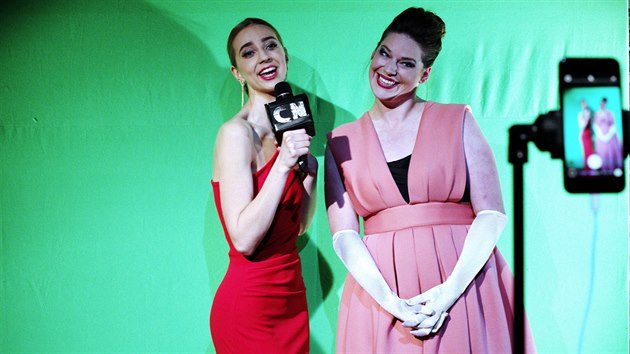 Lucie iinsk a Natlie ehoov v inscenaci Zabjejte poprae klimatickch zmn