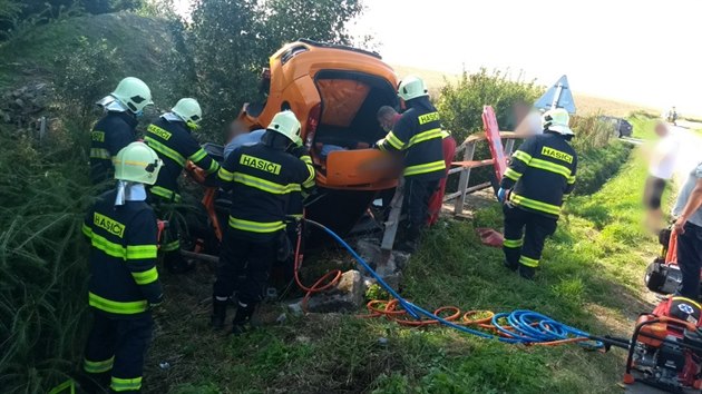 Mezi Hrokou a Trnovem na Rychnovsku havaroval vz (15. 9. 2020).