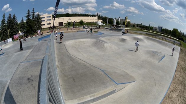 Skate hřiště ve Škoda parku v plzeňské čtvrti Slovany se dostalo do užšího výběru soutěže o titul Stavba roku 2019 Plzeňského kraje.