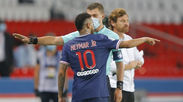 Neymar l tvrtmu rozhodmu v utkn s Marseille, e byl rasisticky uren.