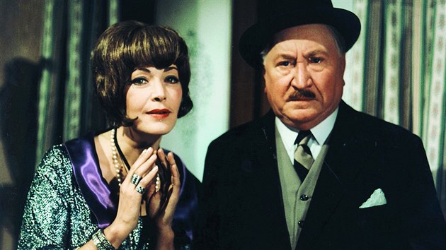 Jaroslav Marvan jako policejní rada Vacátko a Květa Fialová se sešli v seriálu Hříšní lidé města pražského (1968) v epizodě Lady Macbeth z Vinohrad. 