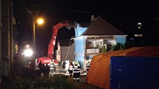 V Liberci na Františku spadla část rodinného domu. Ještě večer začala demolice....
