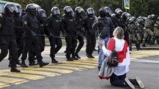 V běloruském Minsku pokračují demonstrace proti autoritářskému prezidentovi...