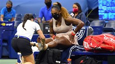 Serena Williamsová bhem oetování v semifinále US Open.