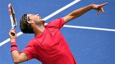 Rakuan Dominic Thiem podává ve finále US Open.