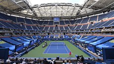 Pohled na prázdný dvorec Arthura Ashe, kde probíhá finále US Open mezi...