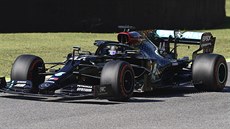 Lewis Hamilton si v kvalifikaci Velké ceny Toskánska jede pro pole position.