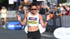 Marcela Joglová dobíhá do cíle Ústeckého půlmaratonu
