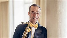 Zpvák a saxofonista Petr Kroutil